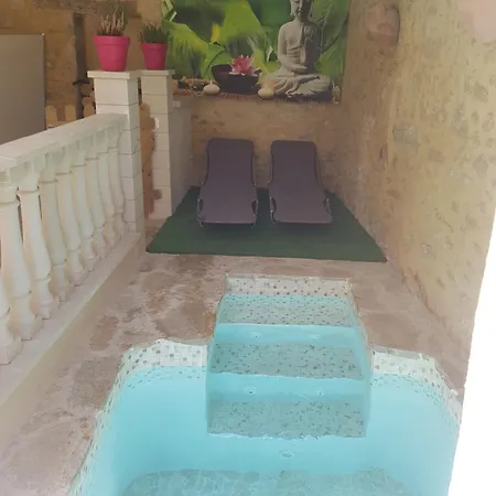 De Charme Avec Terrasse, Extérieur Et Petit Piscine Affittacamere *